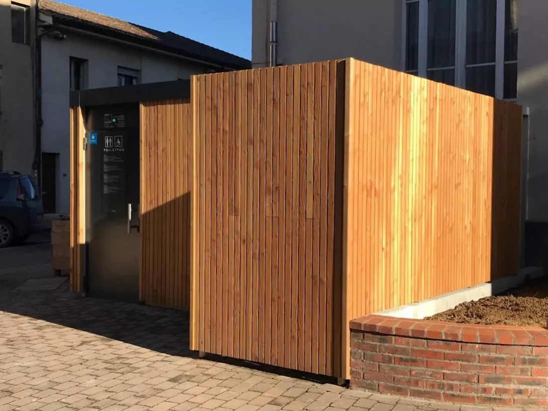 Openbare toiletten in hout Francioli Openbare toiletten in hout Francioli
